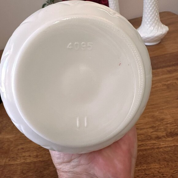 Vintage Milk Glass Vase Trio – Diamond Quilt Wedding‎ Centrepiece Set - Picture 7 of 8